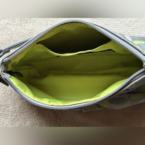 COACH MADISON GRAPHITE GREEN OP ART
SIGNATURE SATEEN LARGE WRISTLET - Picture 6 of 8